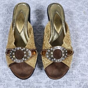 NWOB Degario Gold Peep Toe Wedge Sandals Size 37